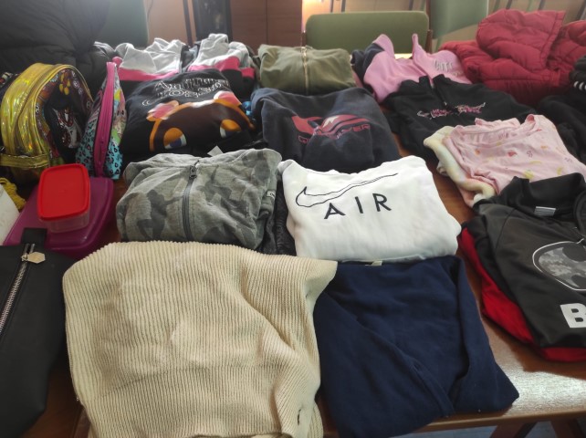 Colegio Público Vicente Ros - Recogida de ropa y objetos olvidados en el ce
